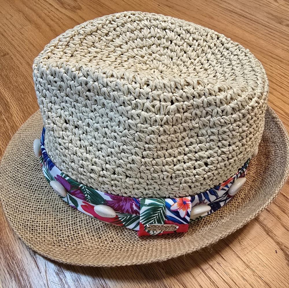 Steve Madden Straw Hat With Real Shell Detail One Size